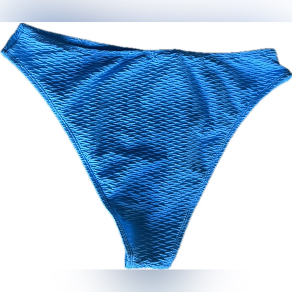 Nasty Gal Sky Blue Textured Bikini Set with adjustable straps. Women’s Size 8 - Picture 6 of 10